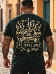 La camiseta impresa jefe de los hombres